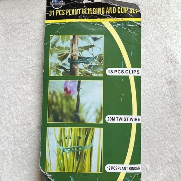 Green Plant Clips for Climbing Plants: Support and‎ Straighten Stalks and Vines - Picture 3 of 3